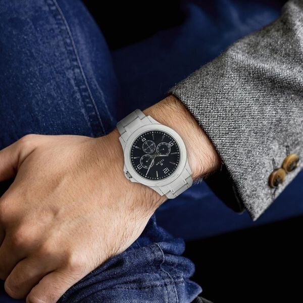 Titan NS1698SM02 Watch